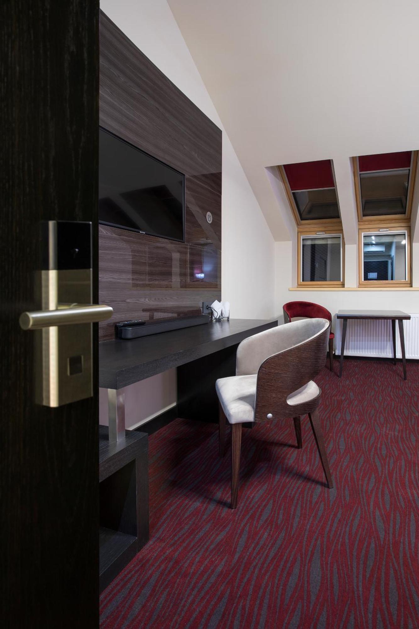 The Fifth Floor By Old Town Hotel تيميشورا المظهر الخارجي الصورة