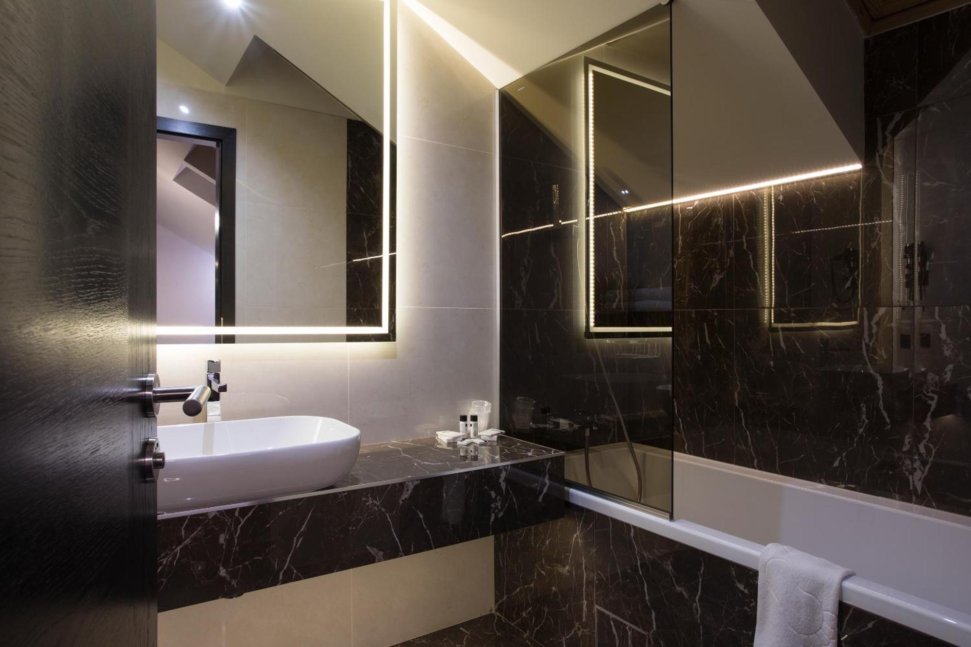 The Fifth Floor By Old Town Hotel تيميشورا المظهر الخارجي الصورة