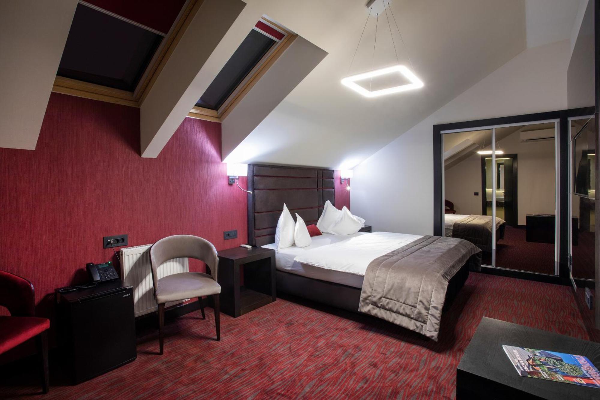 The Fifth Floor By Old Town Hotel تيميشورا المظهر الخارجي الصورة